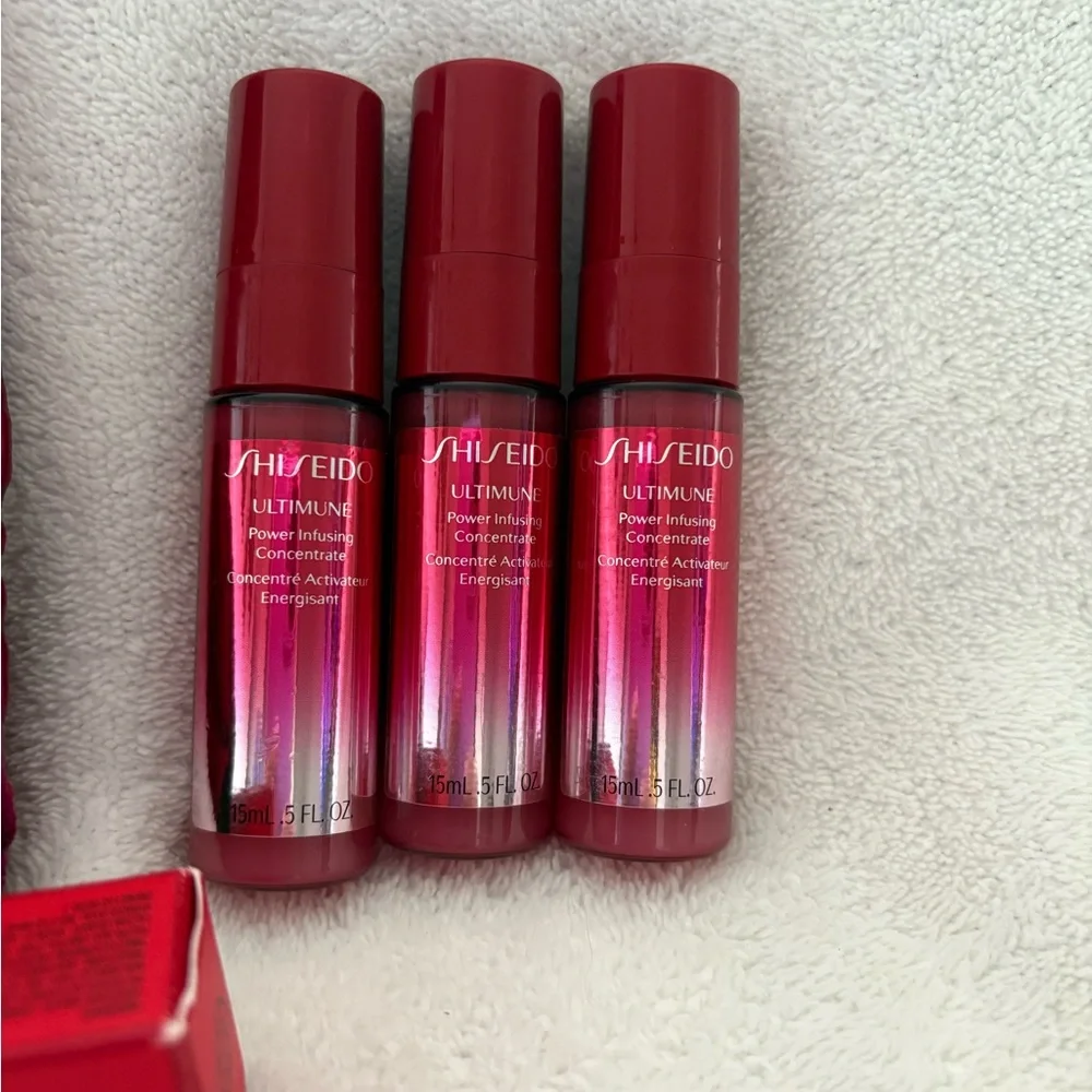 GUERLAIN Make up Bag with Shiseido Ultimune & Lipstick Collection - Picture 3 of 6